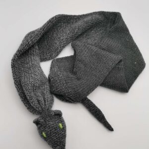 Fular tricotat soricel gri inchis - lucrat manual pentru copii