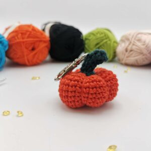 Breloc croșetat Dovleac de Halloween handmade