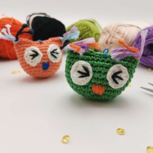 Set doua brelocuri crosetate bufnite