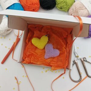 Set doua brelocuri crosetate inimi