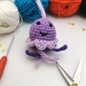 Breloc crosetat handmade meduza