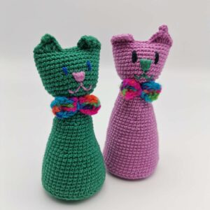 Pisica decorativa - jucarie verde - decoratiune handmade