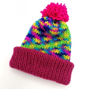 Caciula cu 2 fete si un mot