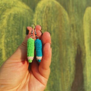 Cercei handmade creioane crosetate pentru scoala - pe comanda