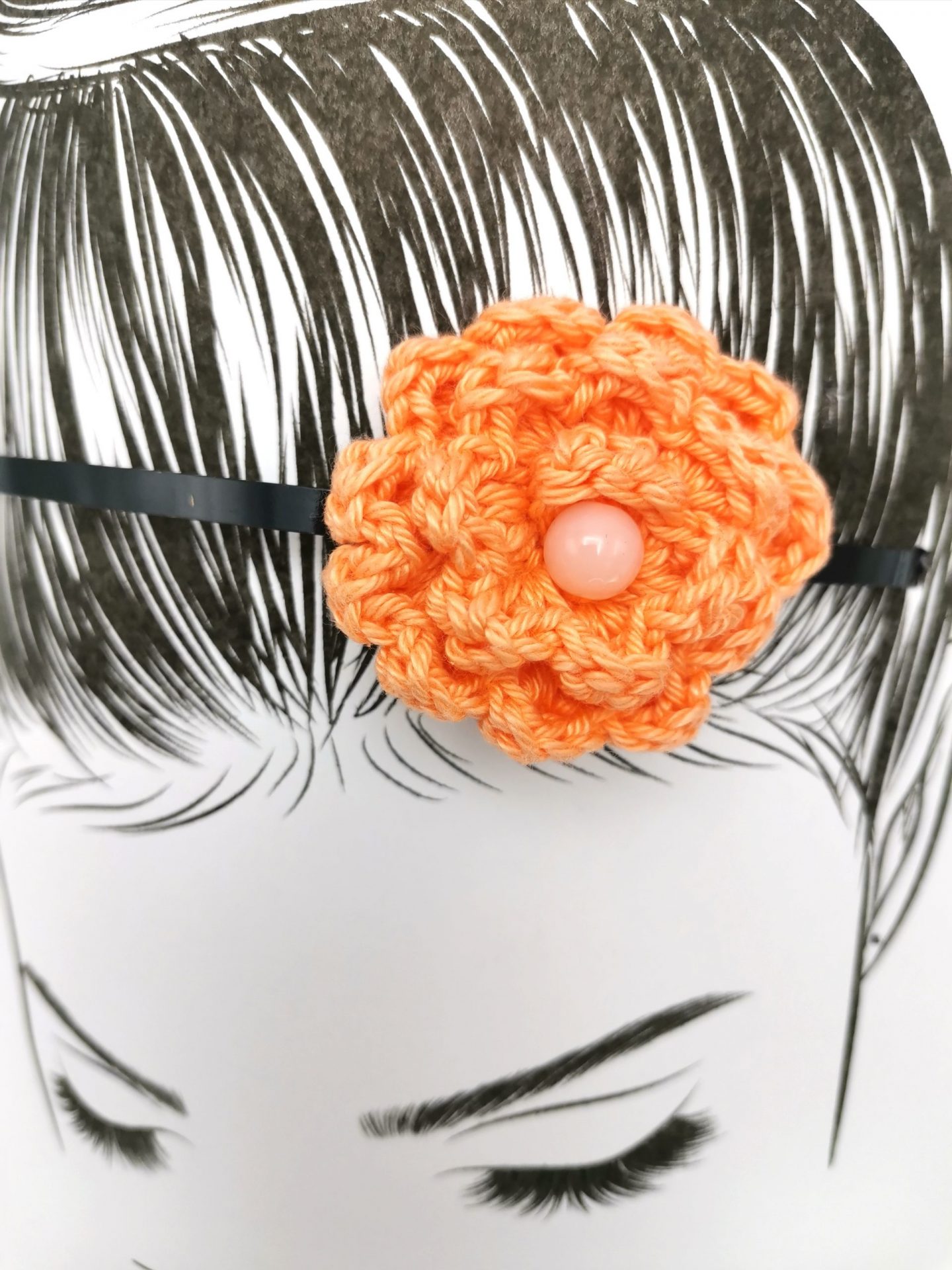 Bentita cu floare portocalie crosetata manual