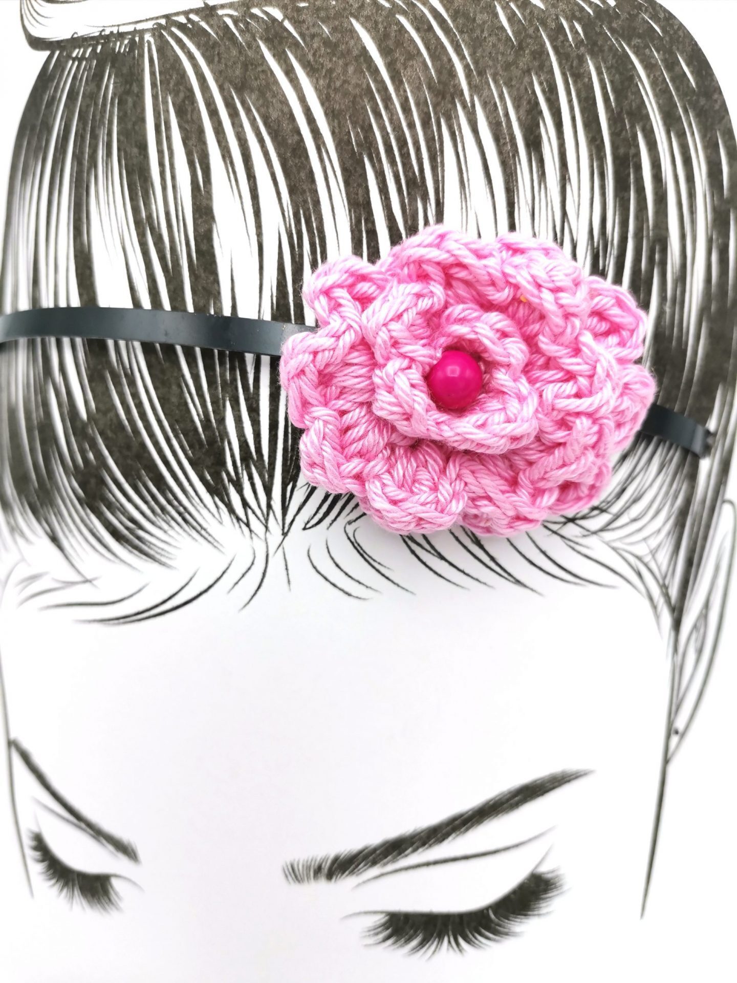 Bentita cu floare roz crosetata manual