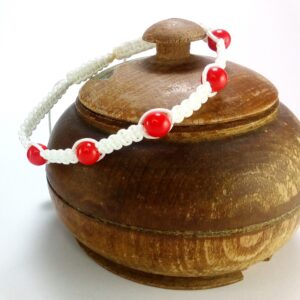 Bratara martisor alba cu margele rosii - martisor lucrat manual