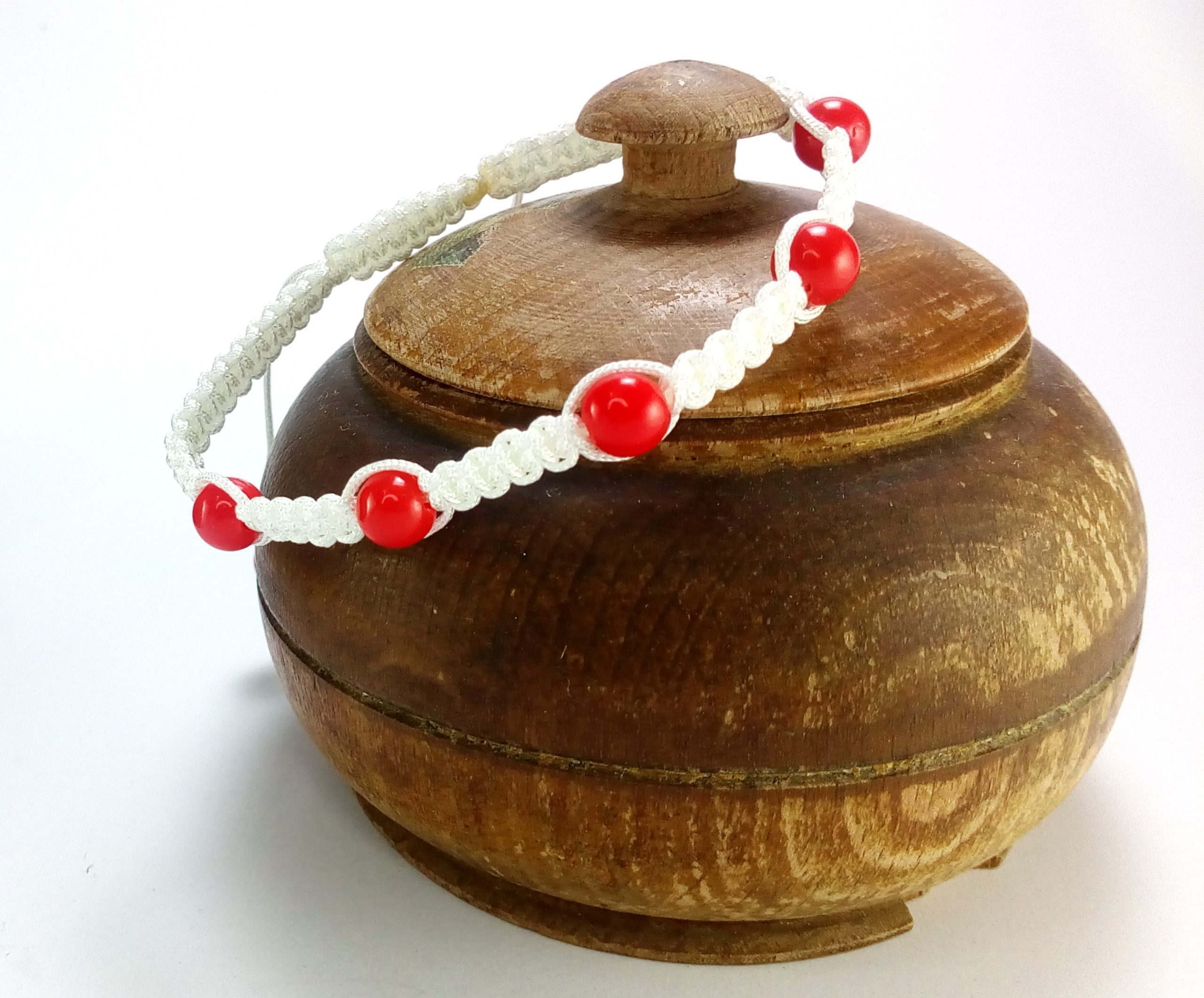 br alba cu margele rosii (2)