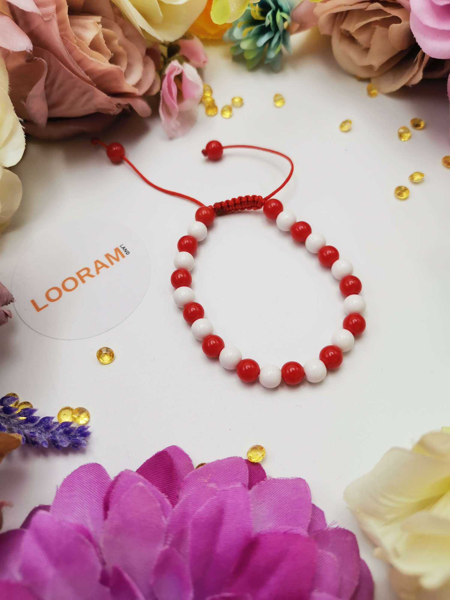 brățară cu mărgele albe și roșii mărțișor