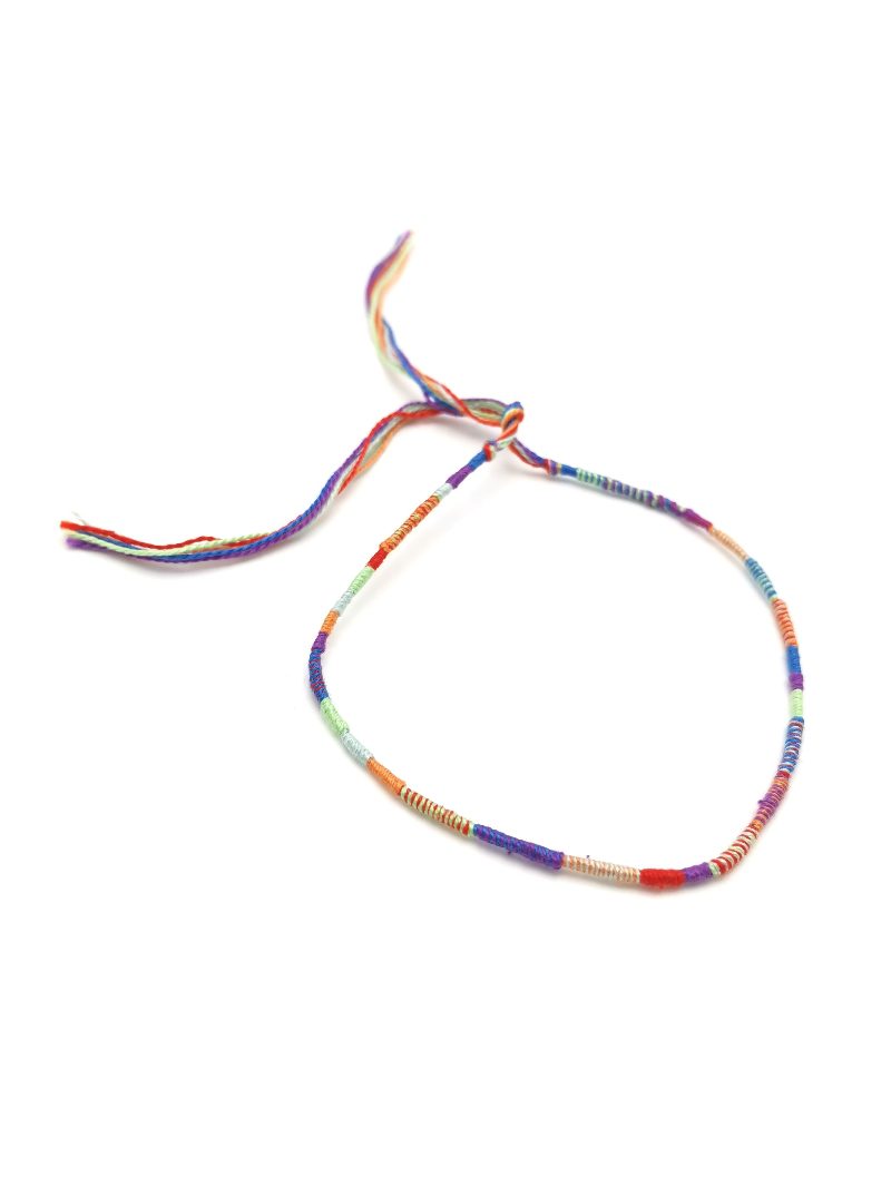 Brățară din ață colorată 3.jpg