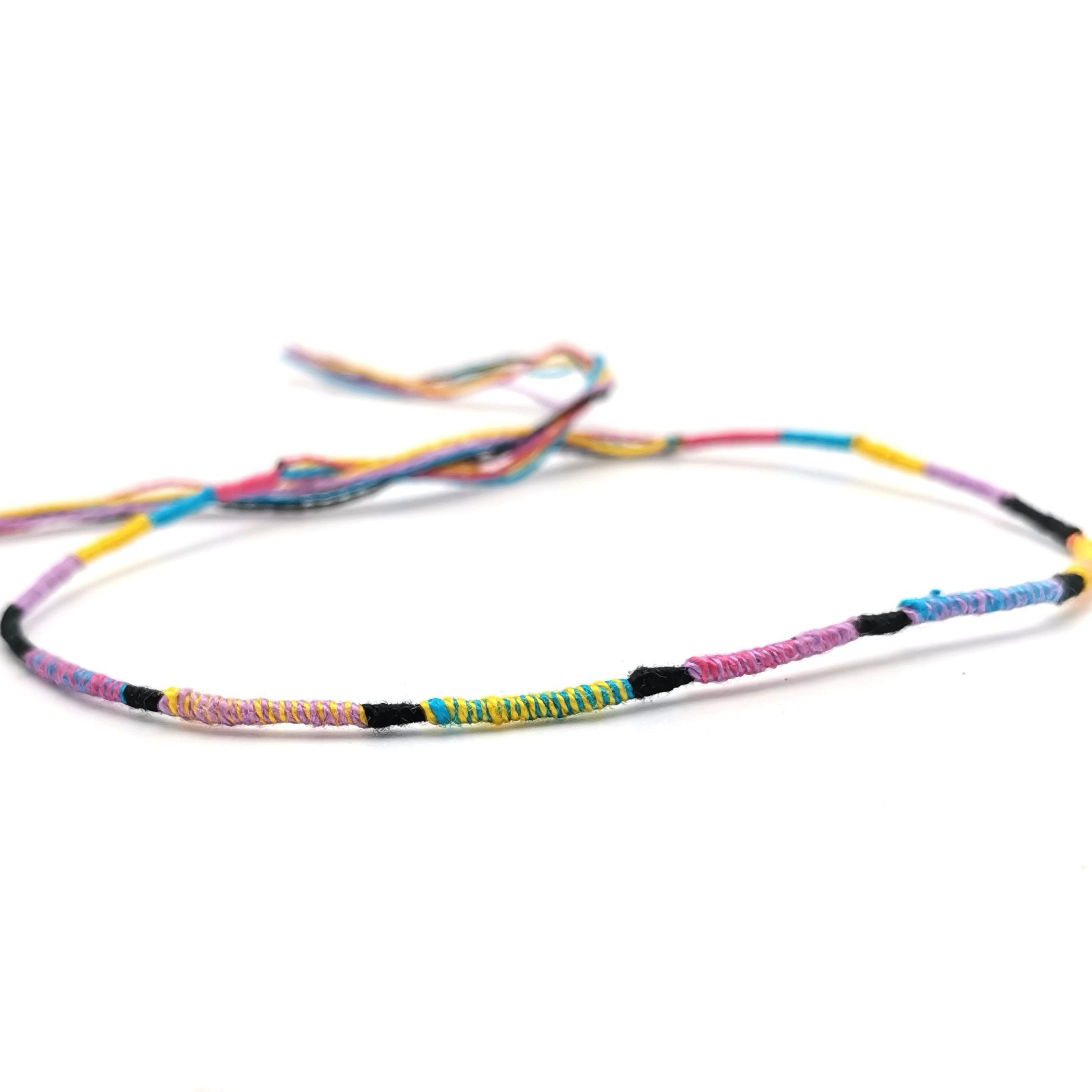 Brățară din ață colorată subțire multicoloră model 1 - pe comandă