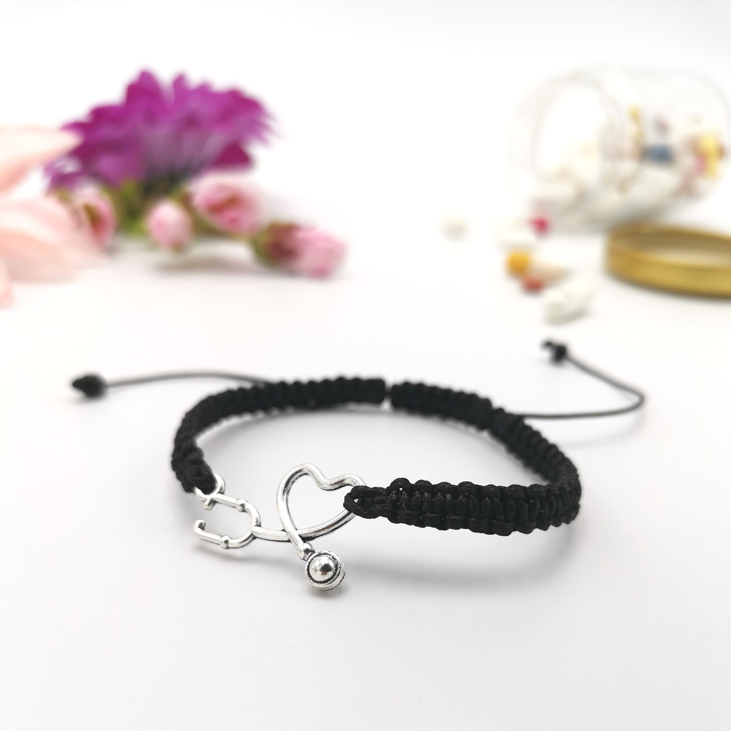 Bratara handmade neagra Stetoscop medicina - martisor lucrat manual