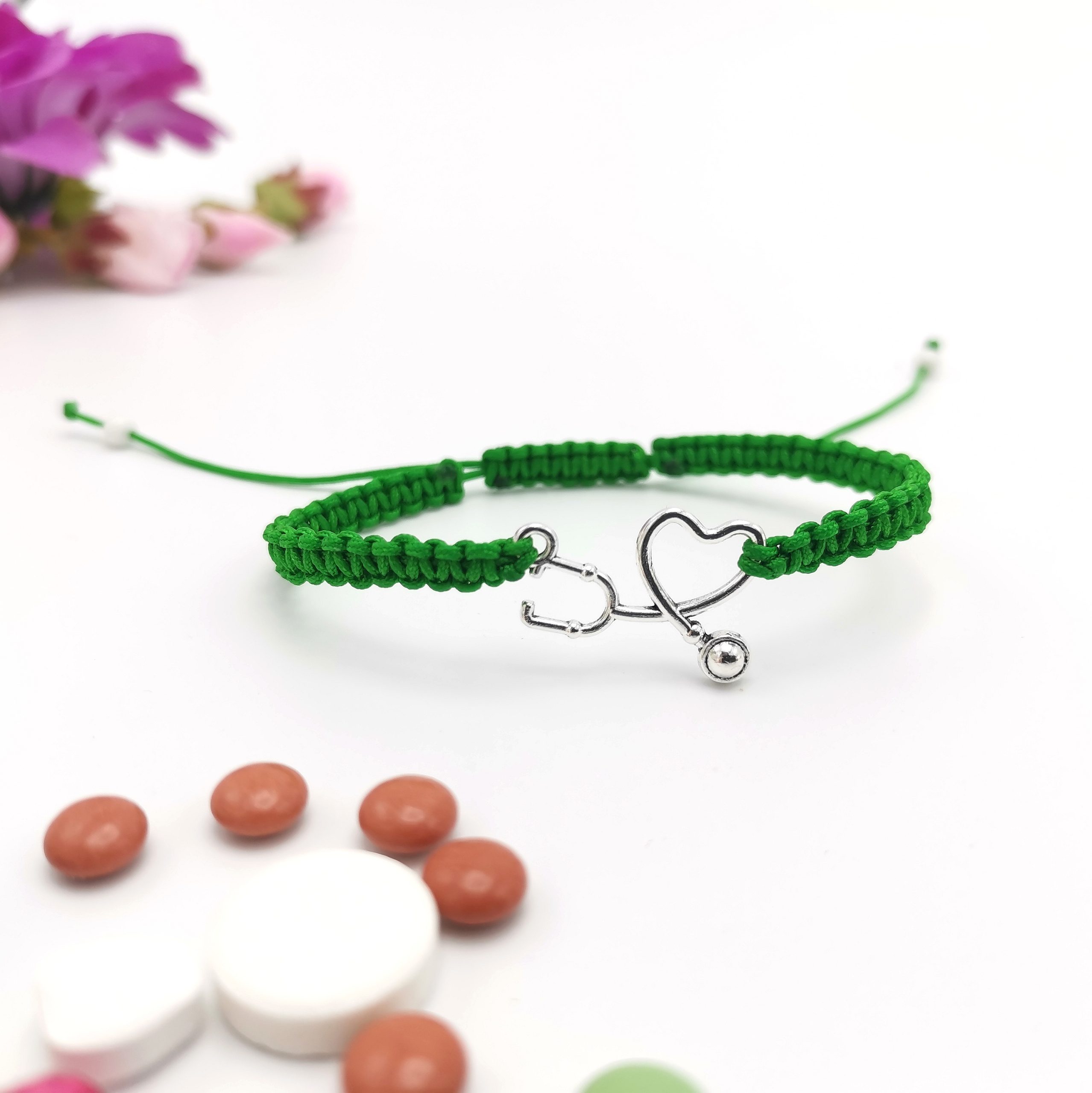 Bratara handmade verde Stetoscop medicina - martisor lucrat manual