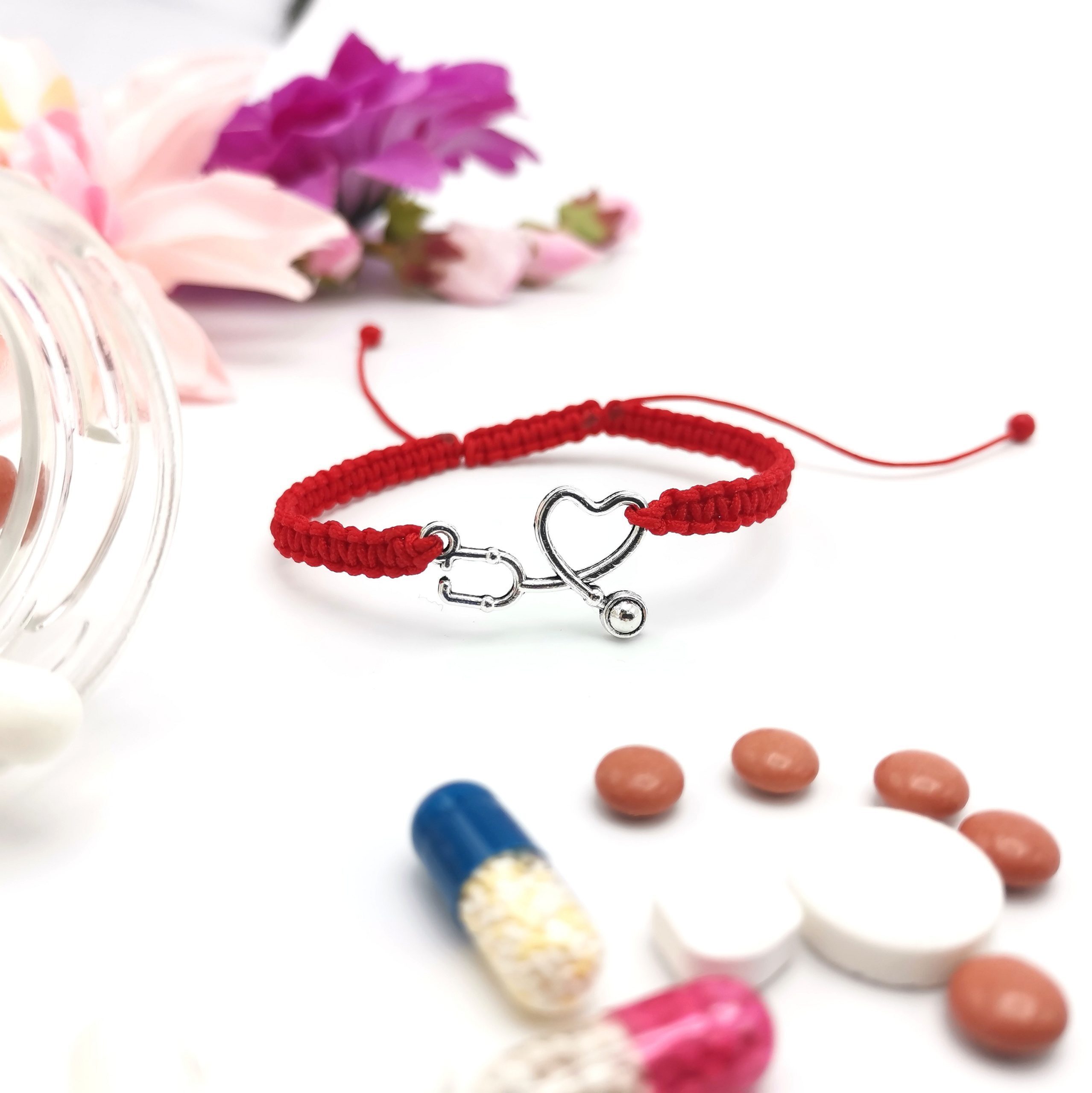 Bratara handmade rosie Stetoscop medicina - martisor lucrat manual