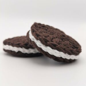 Breloc biscuite oreo crosetat - pe comandă