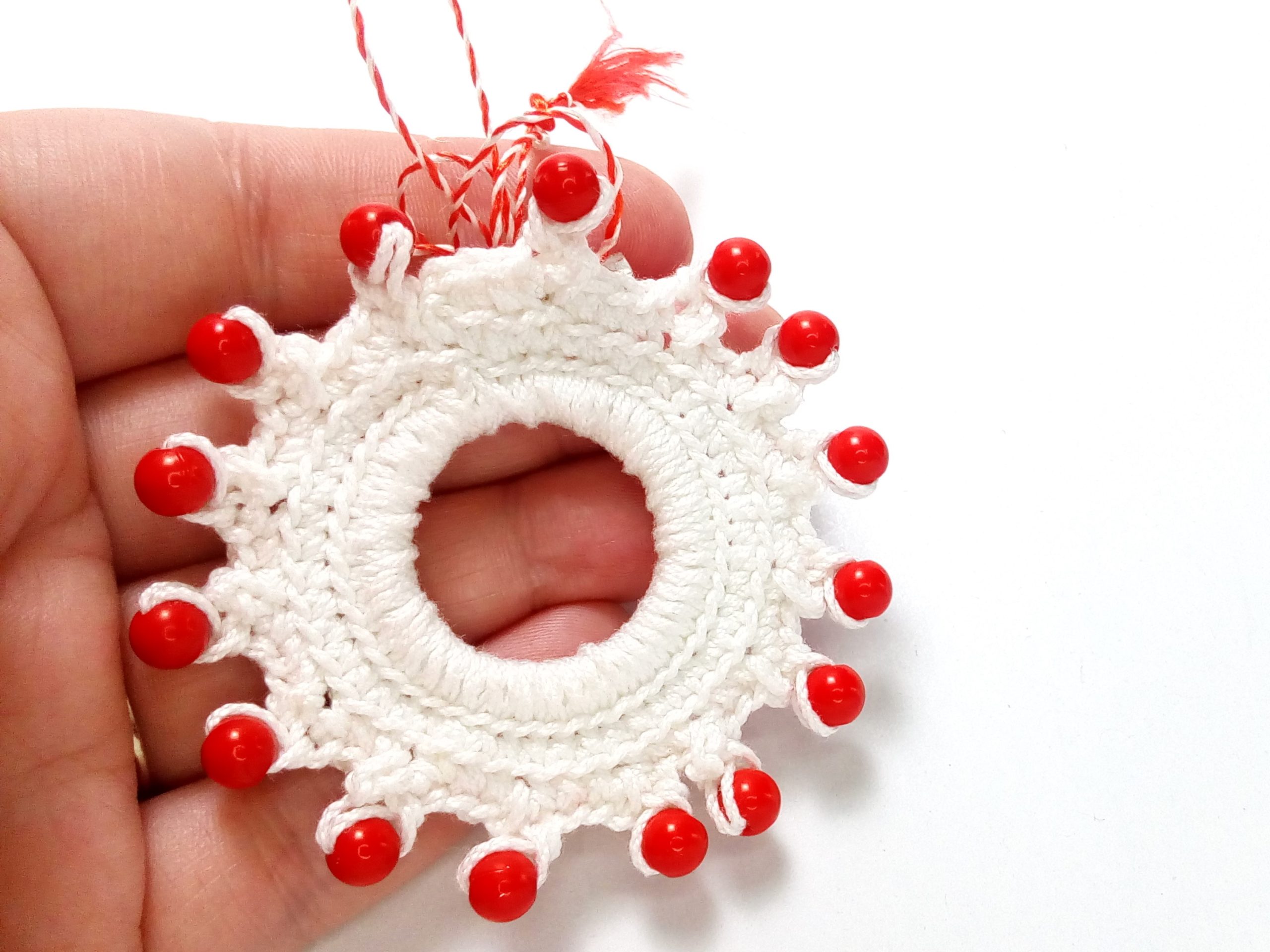 Brosa crosetata martisor