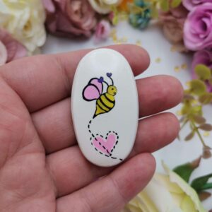 Brosa martisor handmade Albinuta - lucrat manual portelan artizanal