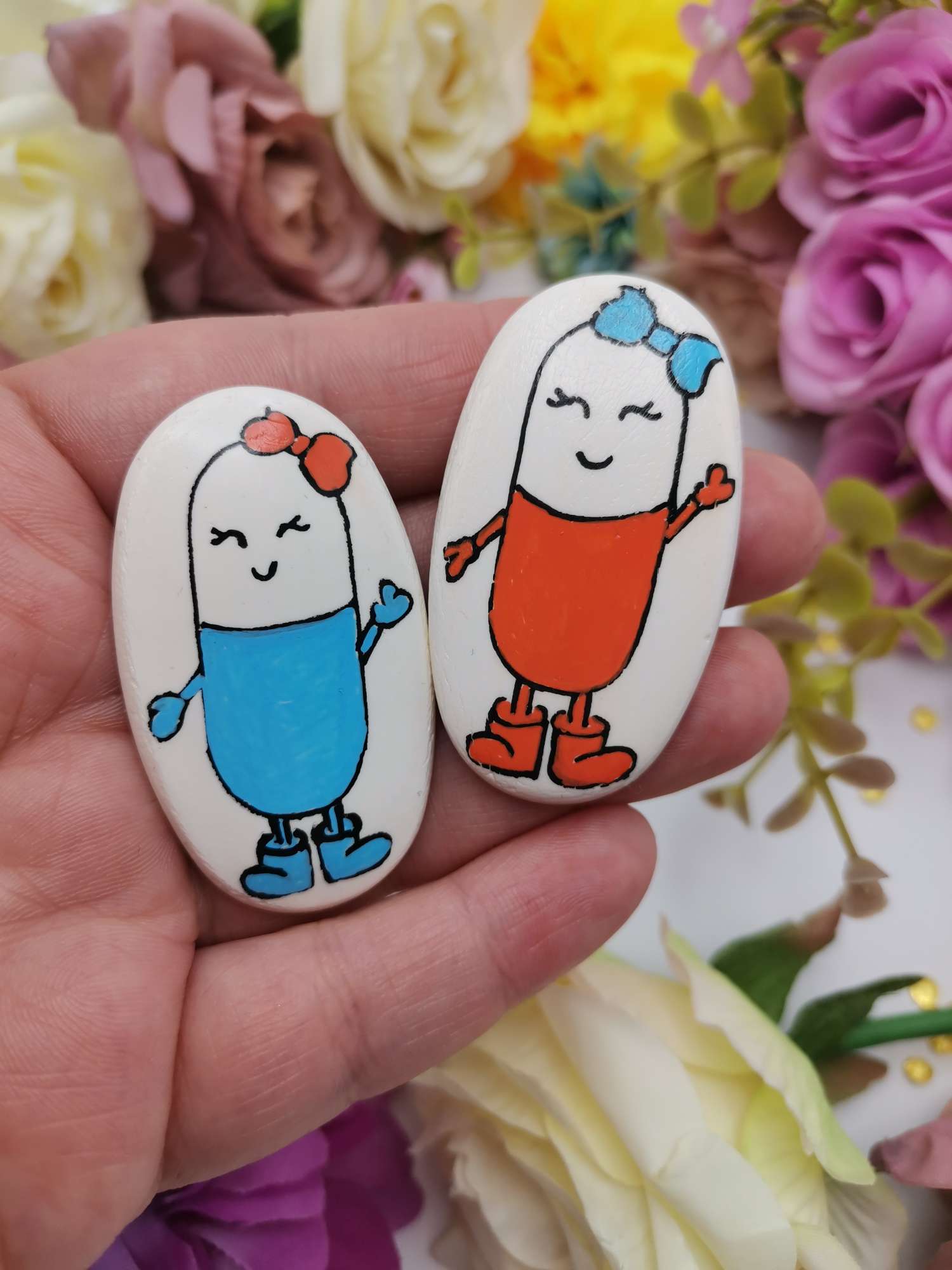 broșă mărțișor pastilă medicament porțelan rece