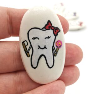 Brosa Dintisor - pe comanda - martisor lucrat manual