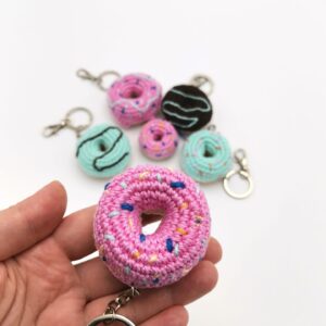 Breloc gogoasa cu capsuni - pe comanda