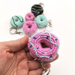 Breloc gogoasa cu capsuni