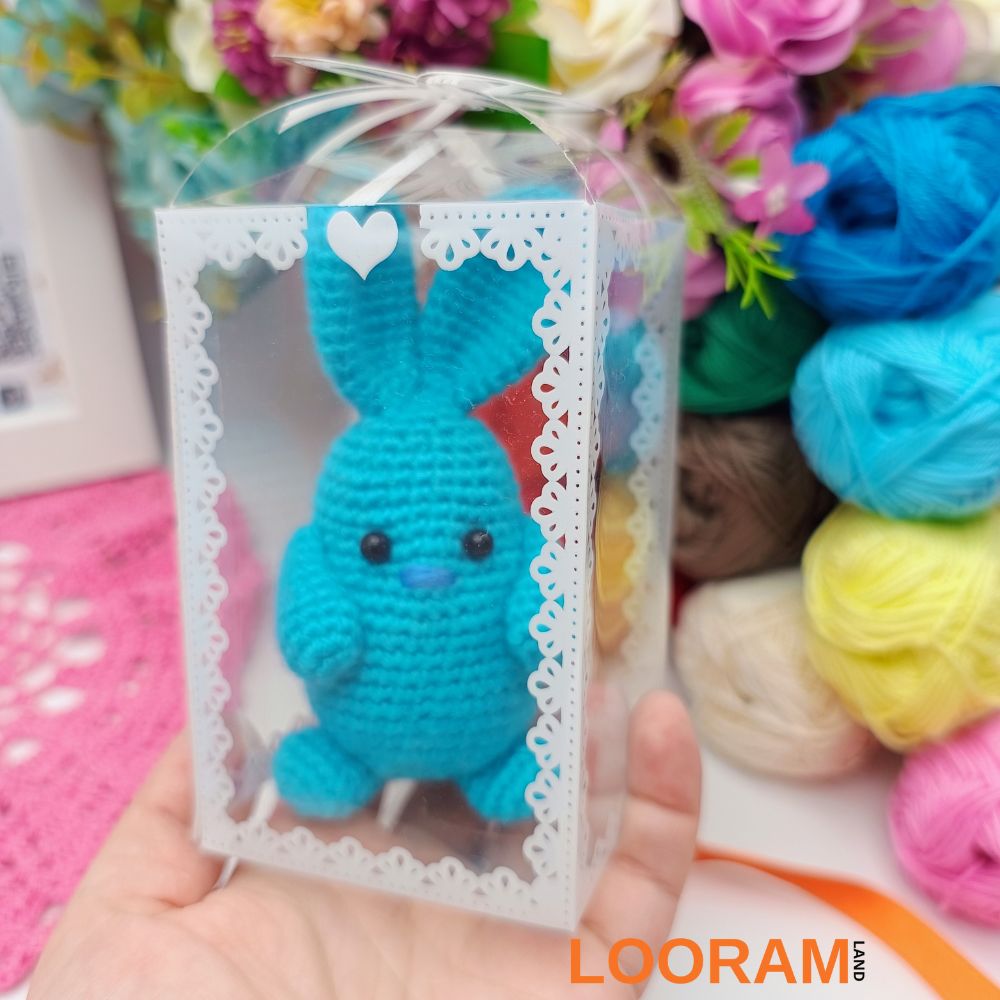 Iepure albastru mic croșetat jucărie decorativă