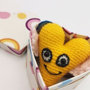 Cadou handmade inima cu aripi crosetata