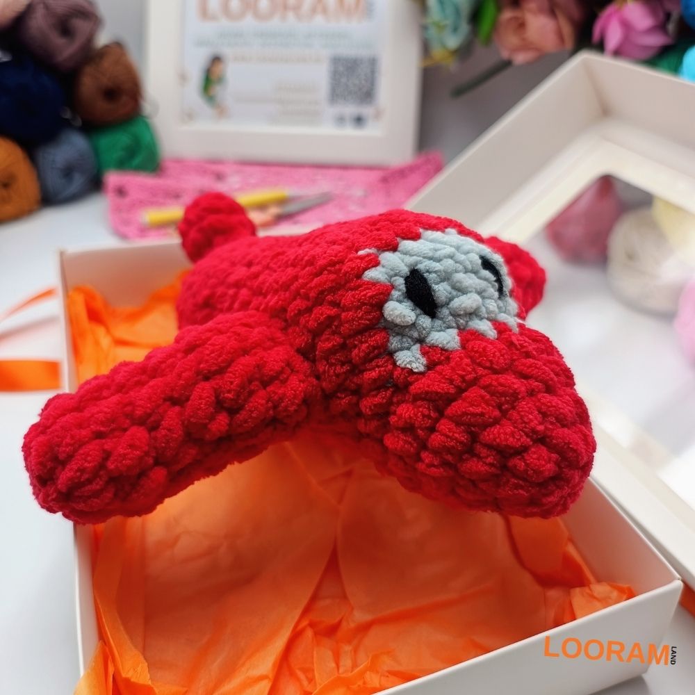 Avion croșetat jucărie pufoasă lucrată manual