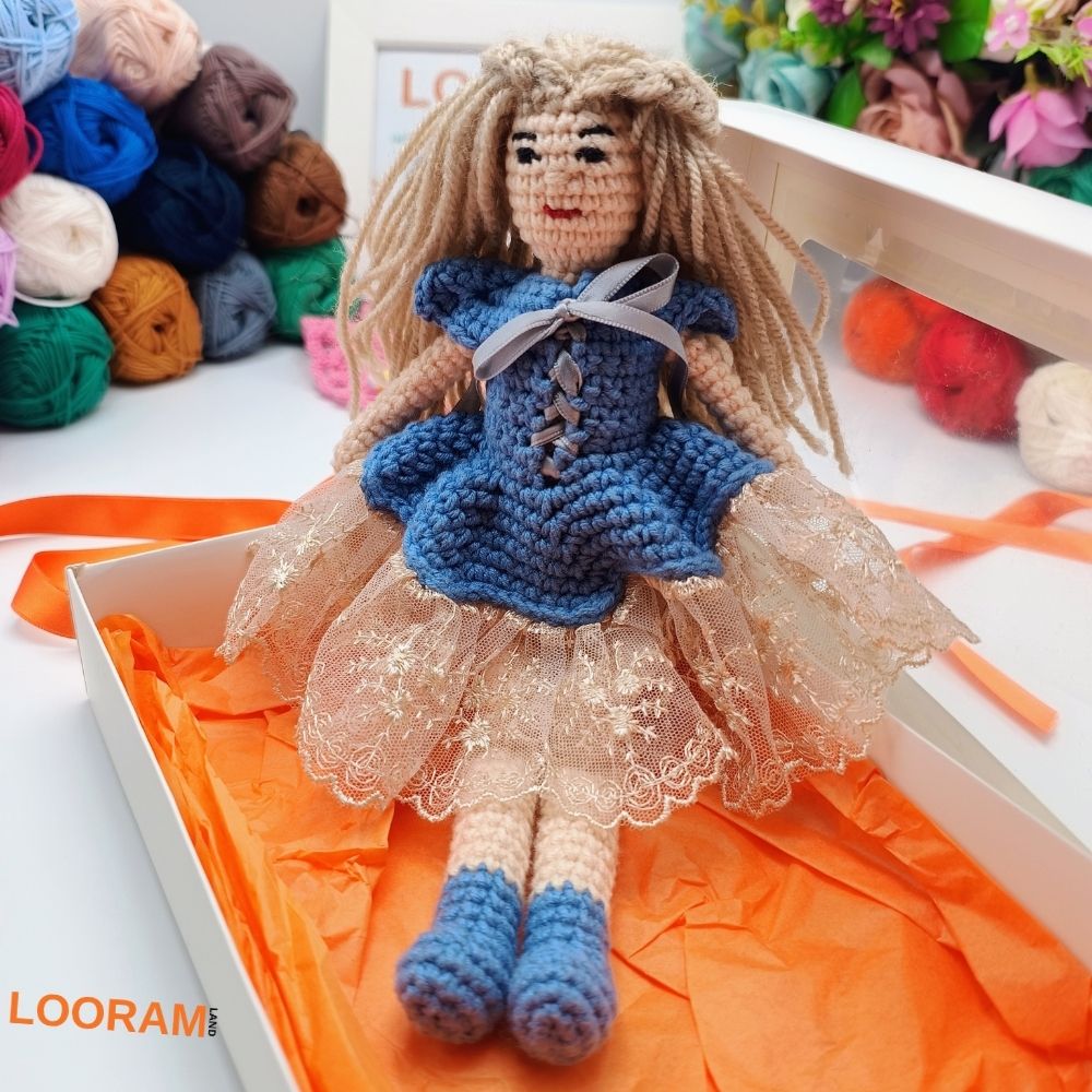 Păpușa ANA jucărie croșetată cu rochiță detașabilă