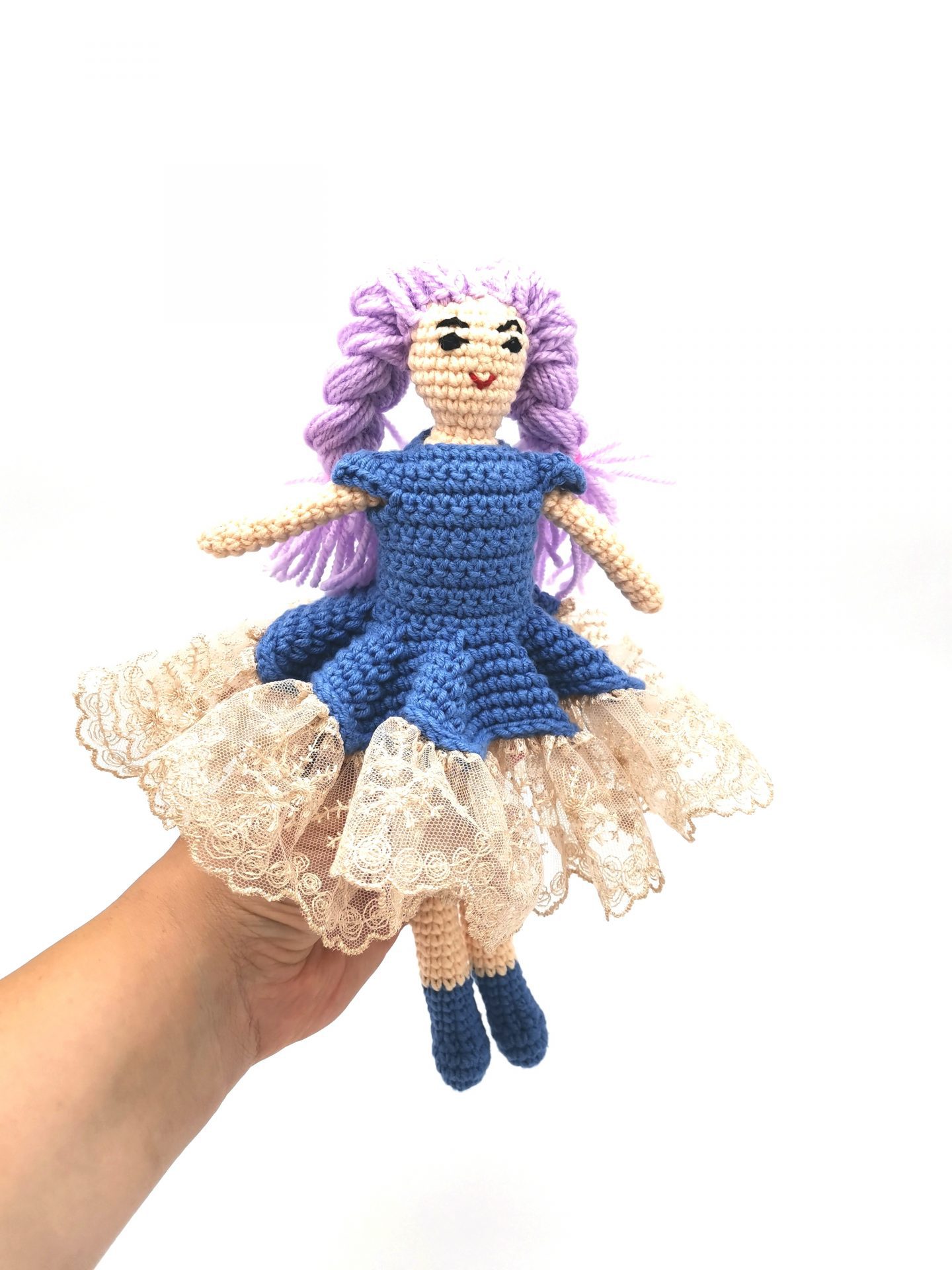 papusa cu volanas (1)