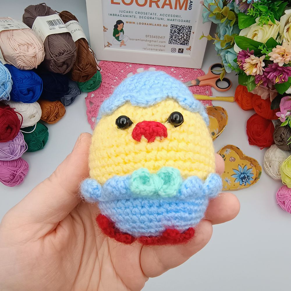 Puișor jucărie croșetată zornăitoare - pe comandă