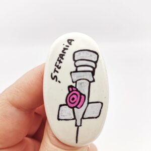 Broșă Branulă - NUME - personalizabil - mărtișor lucrat manual - pe comandă