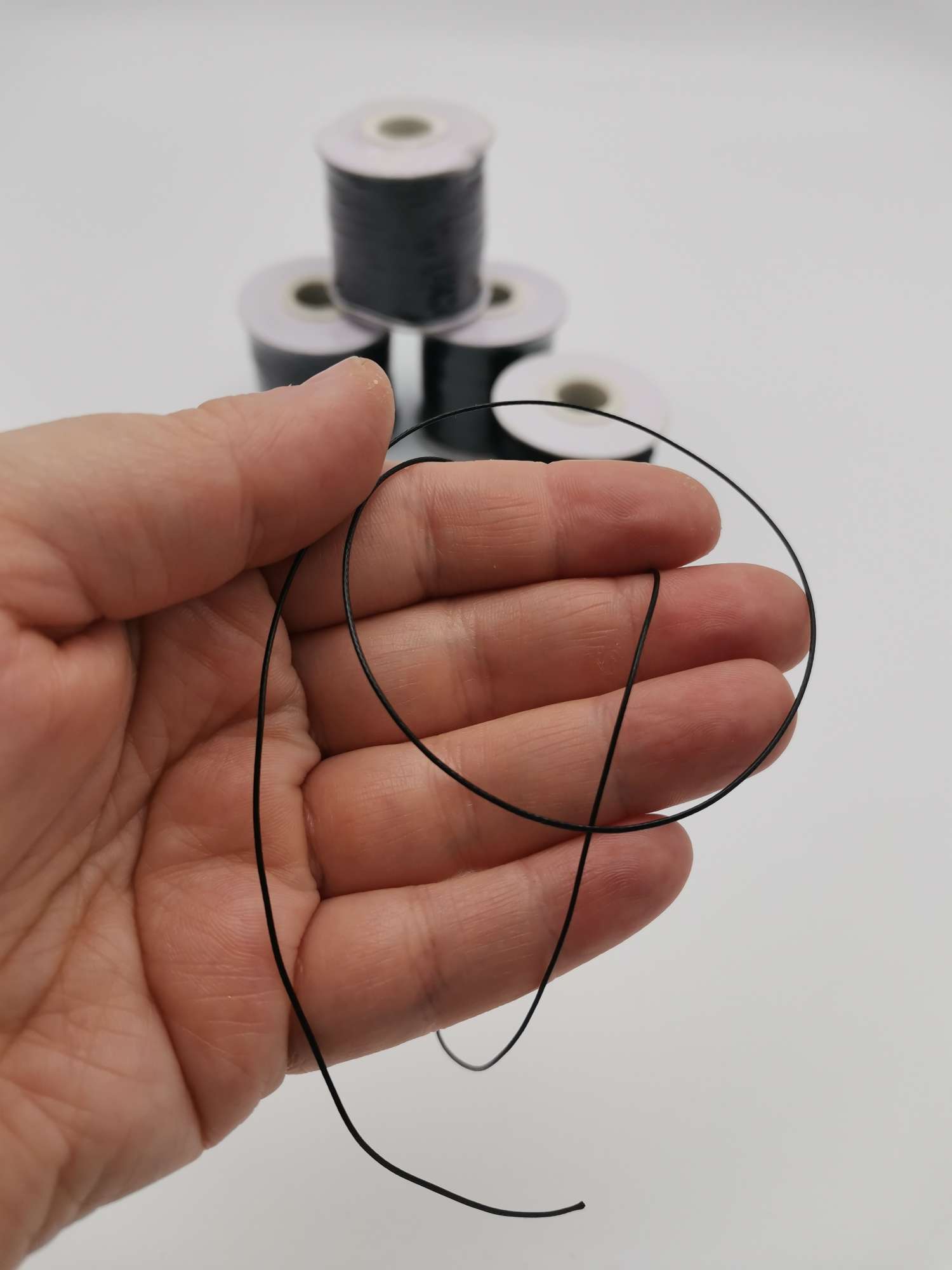 snur cerat negru subtire