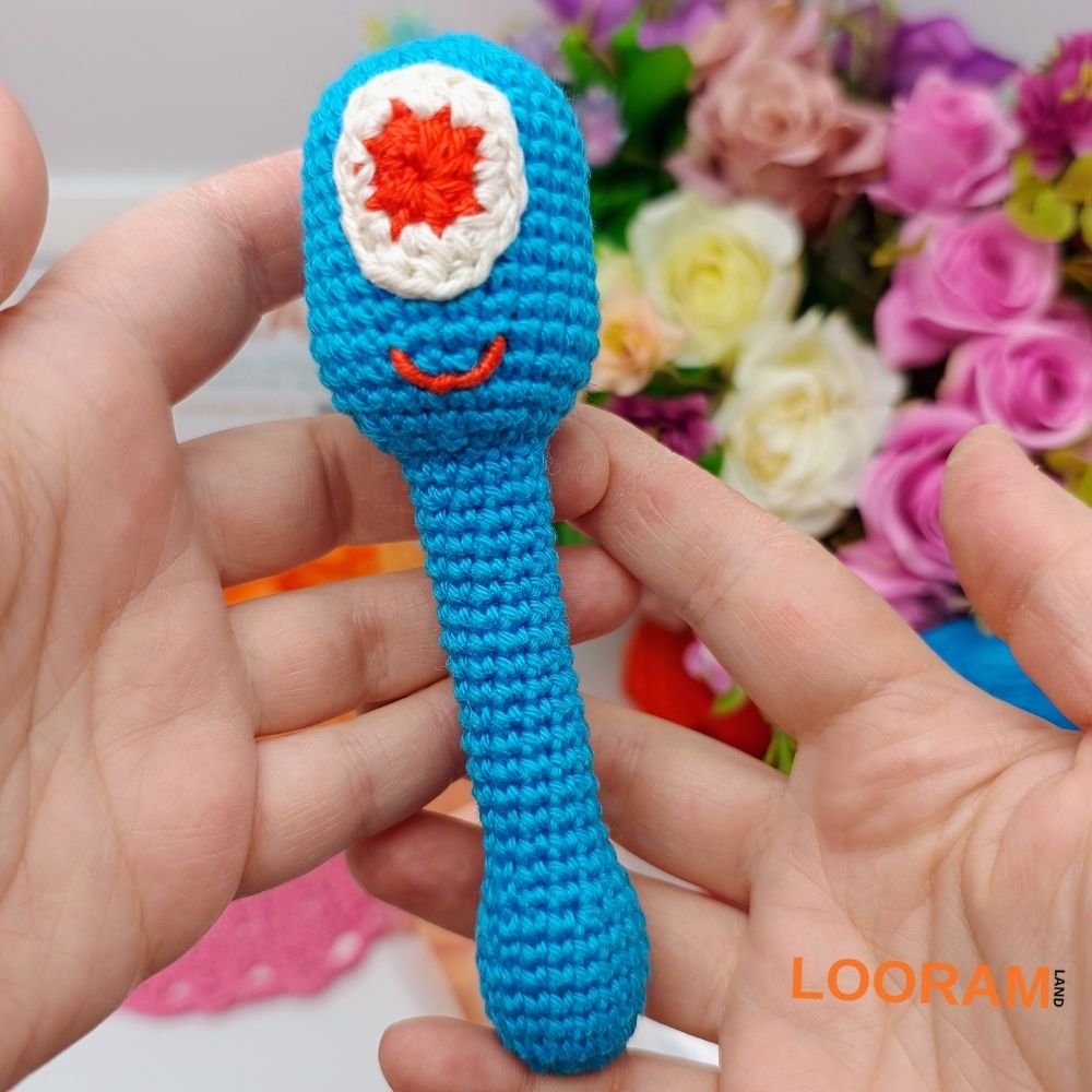 Extraterestru jucărie croșetată zornăitoare pentru bebe